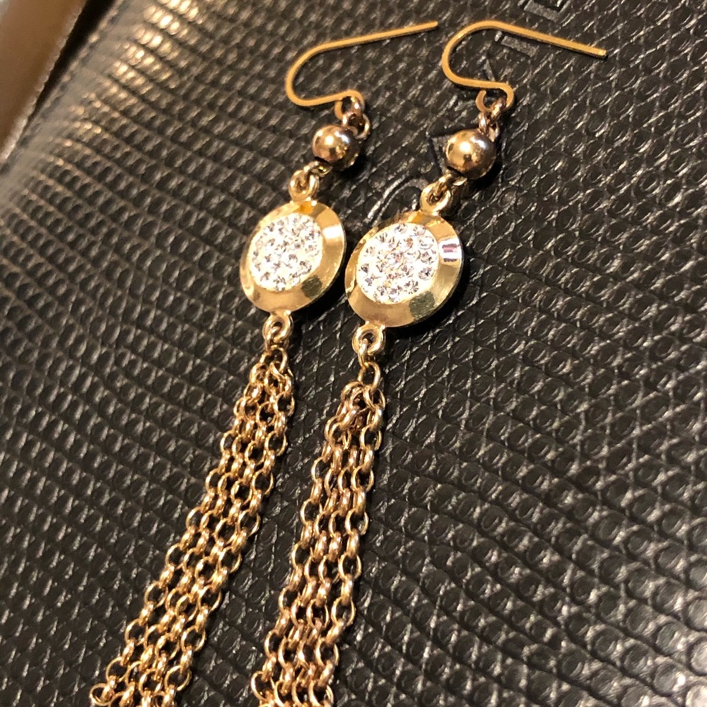 Dangle earrings with crystals